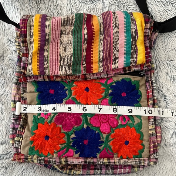 Embroidered crossbody handbag - Picture 7 of 10